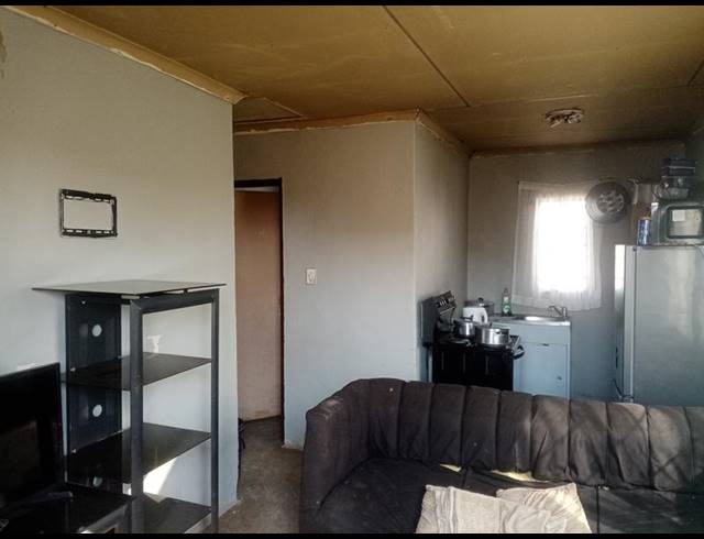 2 BEDROOM HOUSE FOR SALE IN PALM RIDGE EXT 2